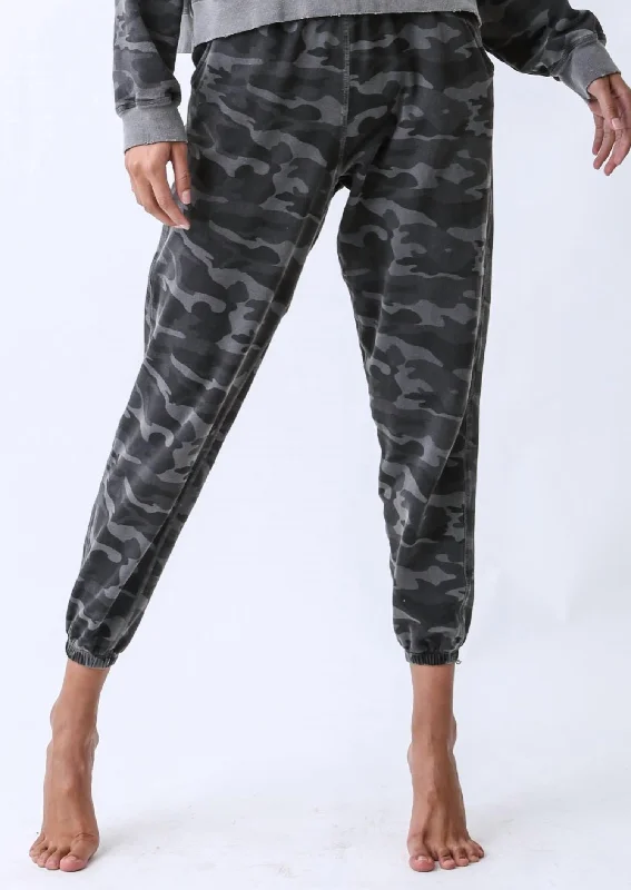 Statement tight trousers for women with bold color options for fashion-forward looks -Women's Ester Sweatpants In Camo Shadow